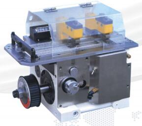 新型高速精密夫式送料机